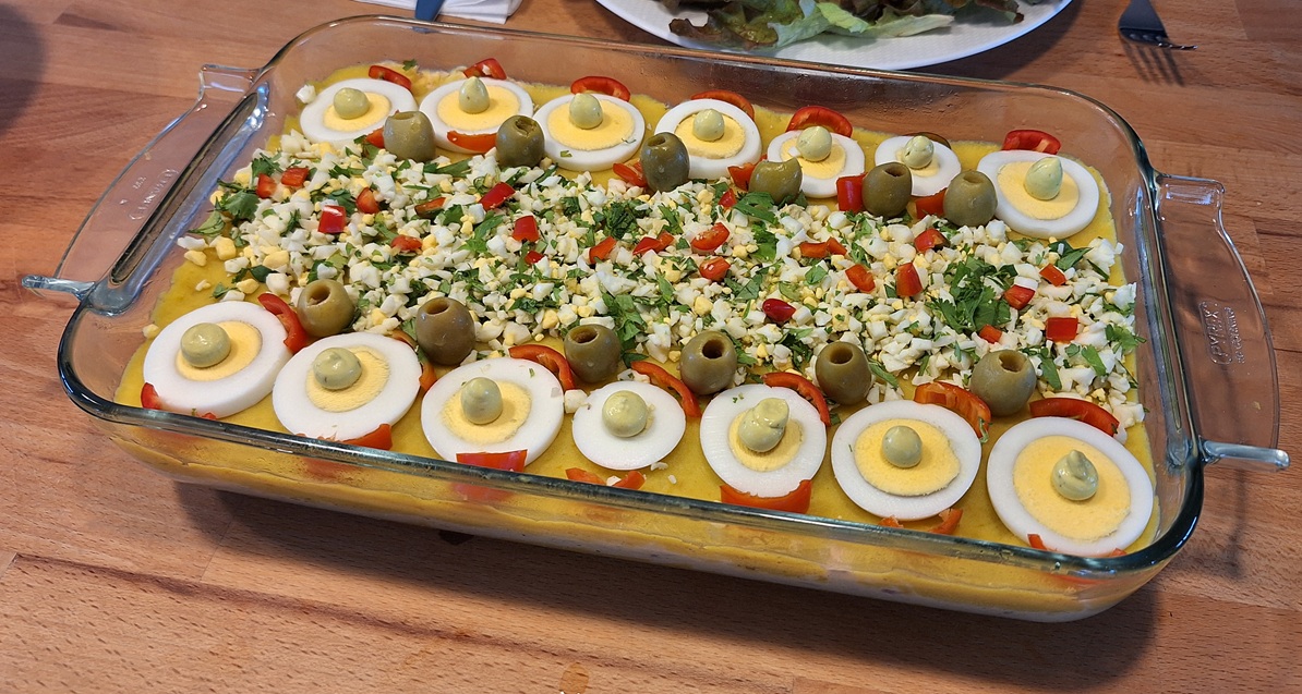 Servi dans un plat de cuisson ou dans des vérines/petites portions réalisées avec des moules, la présentation peut être très créative