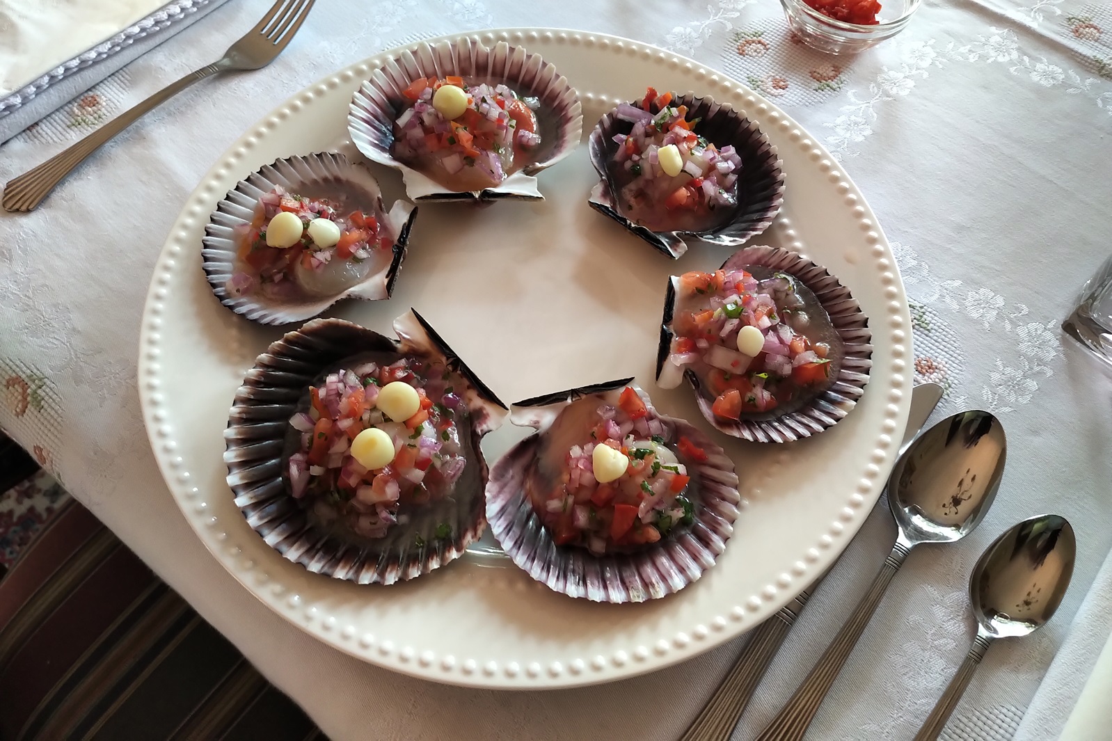 La version avec les coquilles St Jacques est plus noble.