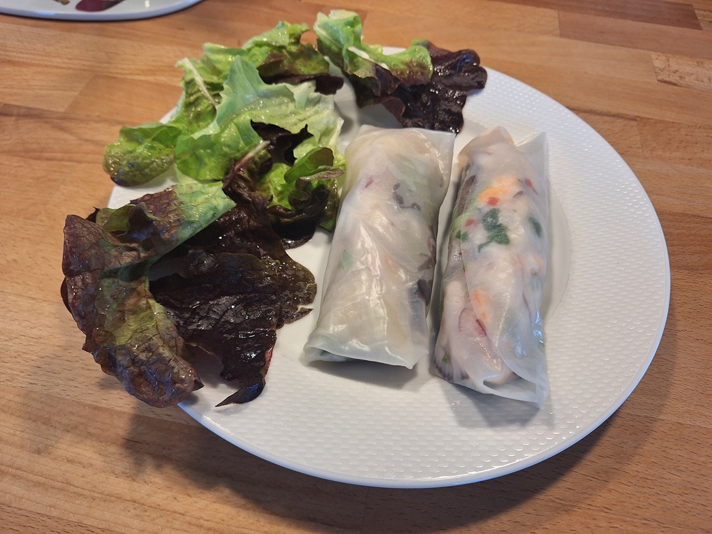 Une variante pour servir est d'utiliser des feuilles de riz pour en faire des "rouleaux péruviens":