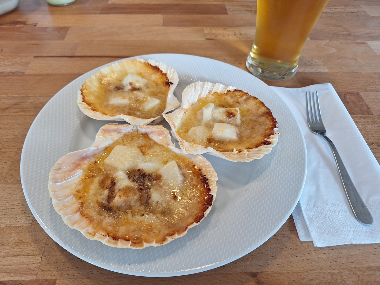 Servit avec des morceaux de citron, le mélange avec le fromage ouvre l'appetit